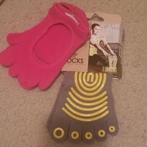 2 pairs of womens yoga socks
